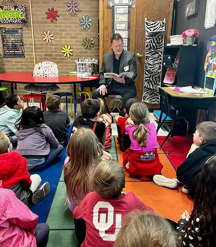 Attorney Dean Boyd reading for children at Texas pre-school